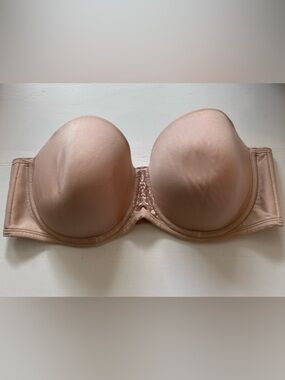 Nude Strapless Push-Up Bra with Lace Detail